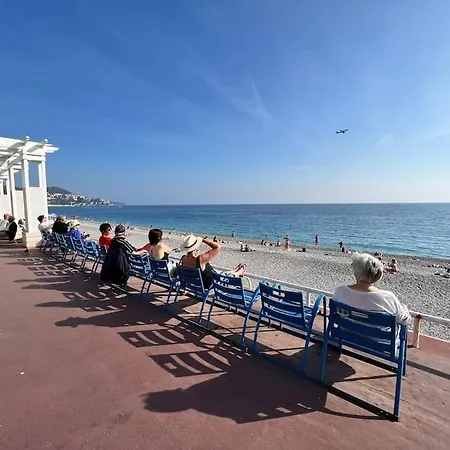 Rez-de-jardin Sur La Promenade Des *