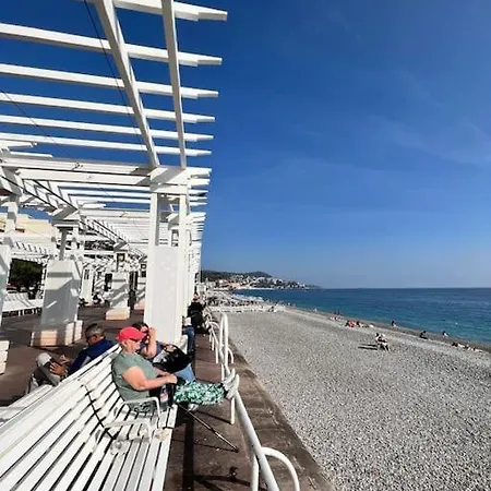 Rez-de-jardin Sur La Promenade Des Apartment