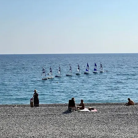 Rez-de-jardin Sur La Promenade Des Apartment Nice
