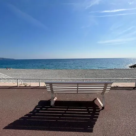 Rez-de-jardin Sur La Promenade Des Apartment