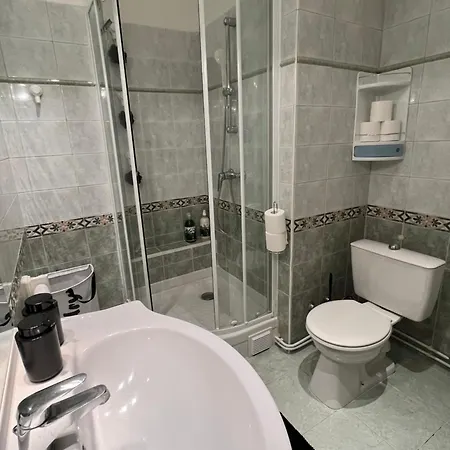 Apartment Rez-de-jardin Sur La Promenade Des Nice